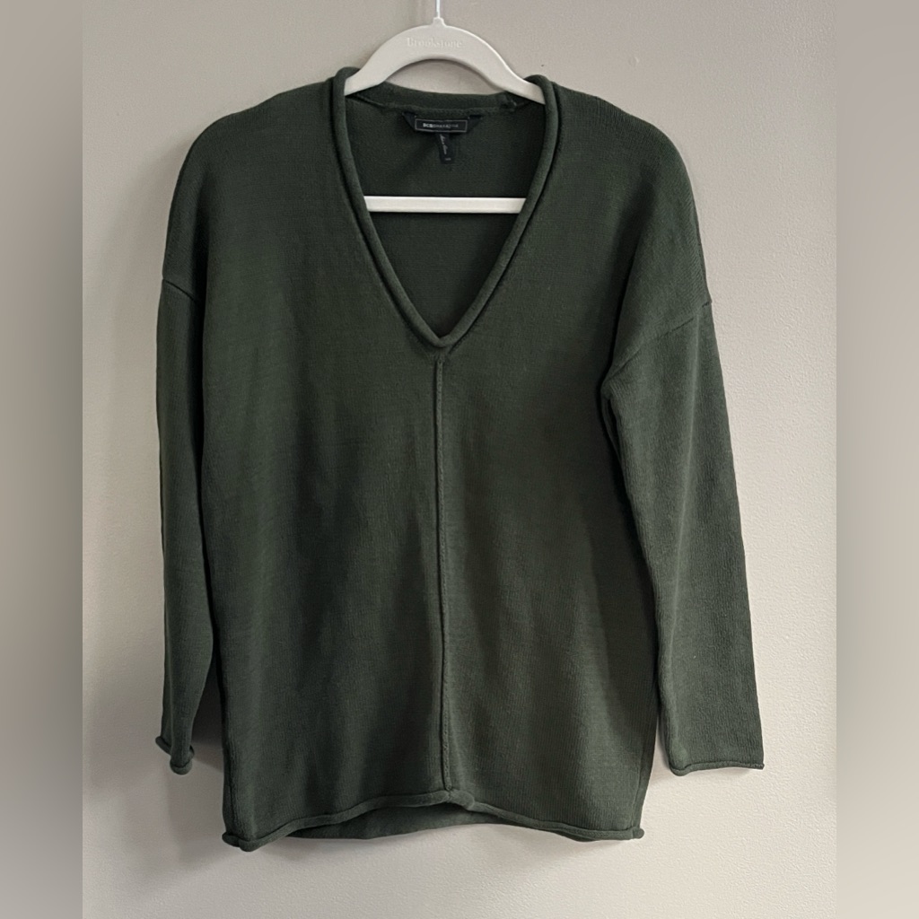 Bcbgmaxazria Olive Green Roll Trim V-Neck Sweater Size Xs-Fits Up To Large